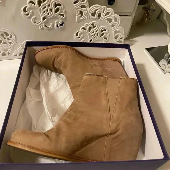 Sturt Weitzman  tan color suede leather booties come with box - Picture 1 of 15
